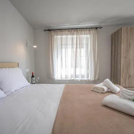 Apartament Samprinos