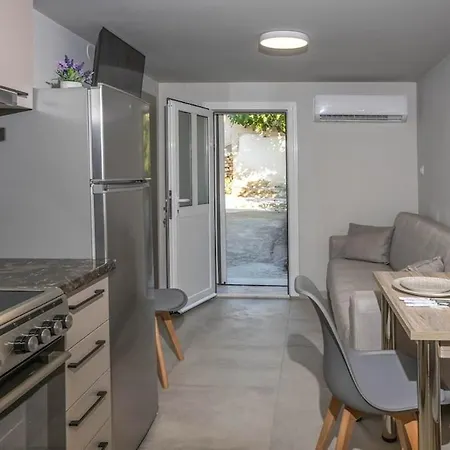Samprinos Apartament *